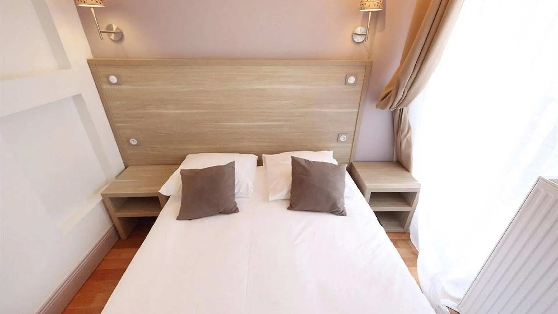 Luxelthe Paris