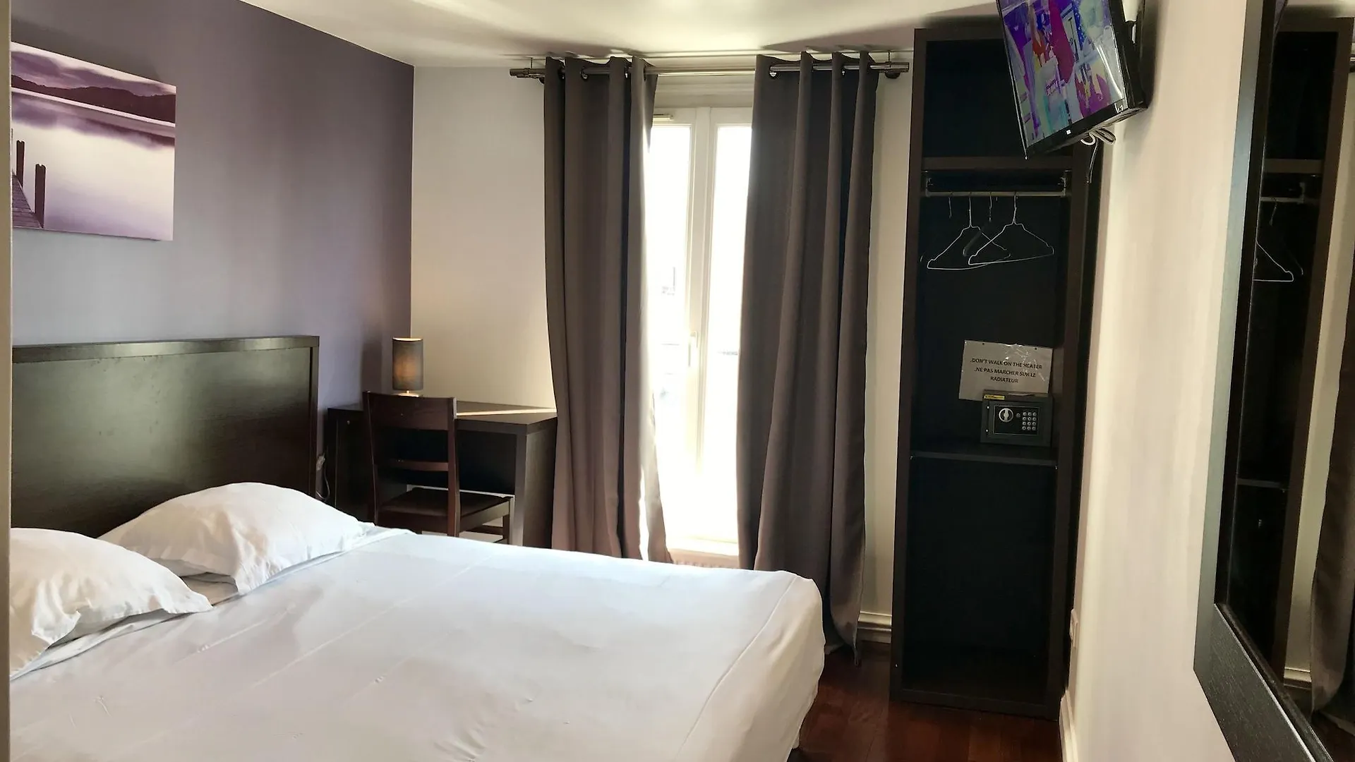Luxelthe Paris